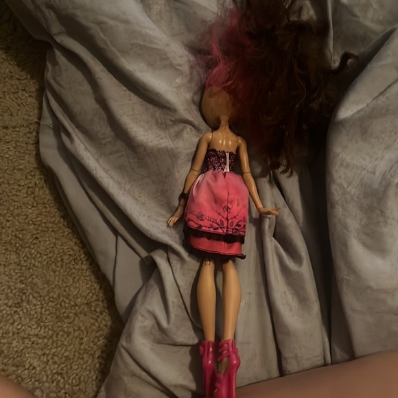 Ever after high doll! - Picture 2 of 3
